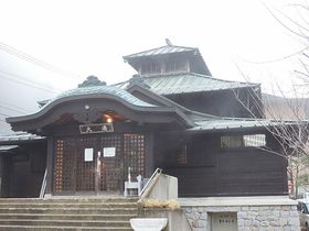 ����E���R���򋽂ɂ͎l�G�܁X�̌i�F�Ɩ��V�̐���Ƃ��K���^�����ɂȂ鉷�򂪂���H�I�̋L���T���l�C��