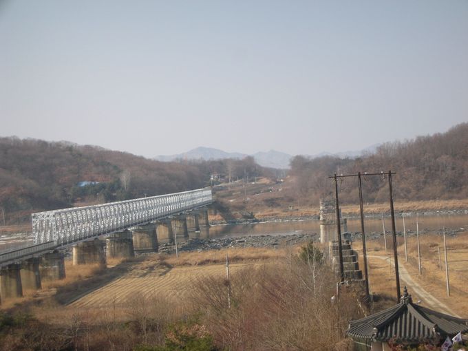 「自由の橋」の向こうにある、なかなか行けない国、北朝鮮