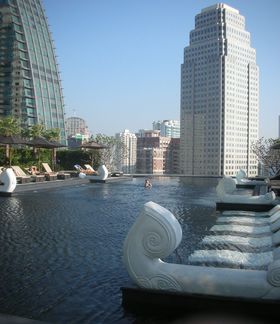 �o���R�N�̒��l�C�X�|�b�g�E�^�[�~�i��21�����I�O�����h�Z���^�[�|�C���g�z�e���^�[�~�i��21�̋L���T���l�C��