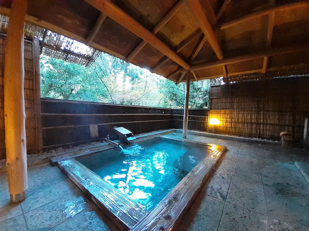 伊豆高原「花吹雪」7つの無料貸切風呂で美肌の温泉を独り占め