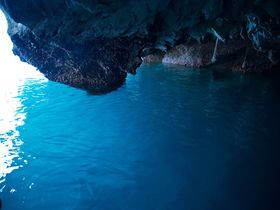 岩手「浄土ヶ浜」には“青の洞窟”が存在した！スリルと感動の洞窟遊覧