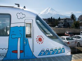 山梨「富士急行線」のとびっきり楽しい列車で富士山に会いに行こう！