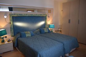 �X�����ɍœK�I�}���^�E���@���b�^���s�X�u�I�Y�{�[���E�z�e���v�̋L���T���l�C��