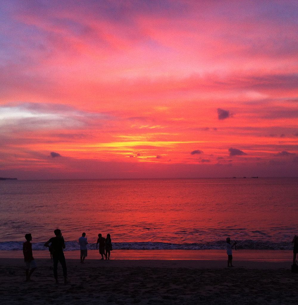 oEN^Ƃ̎ӂ̂ߊόX|bg10I r[`ɔI