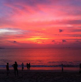 oEN^Ƃ̎ӂ̂ߊόX|bg10I r[`ɔI̋LTlC