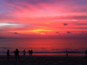 oEN^Ƃ̎ӂ̂ߊόX|bg10I r[`ɔI