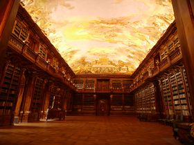 死ぬまでに見たい驚きの図書室が2つ！プラハのストラホフ修道院
