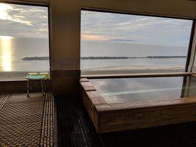 �z�e���ڂ̑O���r�[�`�I�V���u��ϑ����Ȃ݂̓��v�͗[�z���K���̋L���T���l�C��