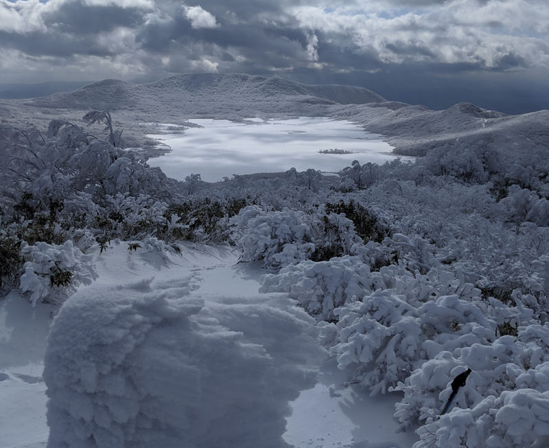 福島・裏磐梯「雄国山」雪山ネイチャーハイクで雪の芸術を堪能！
