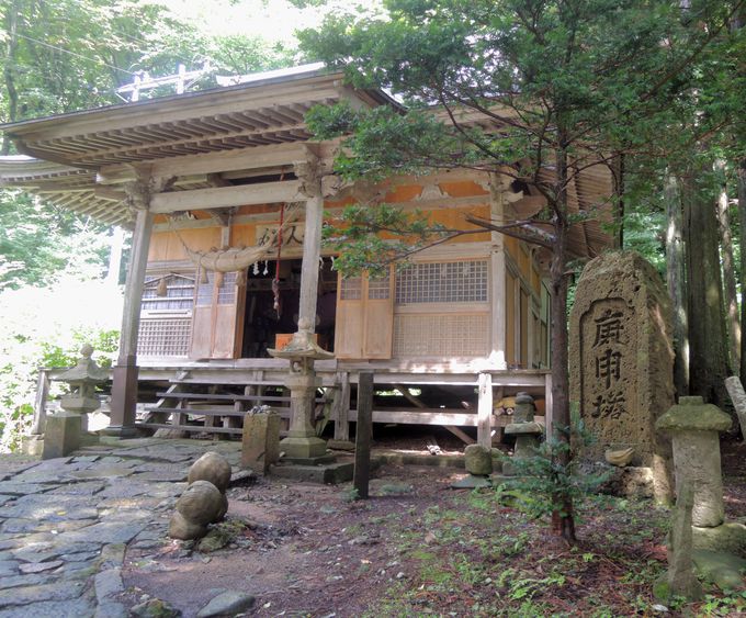 仙人堂は源義経や松尾芭蕉も訪れた、歴史的な名スポット