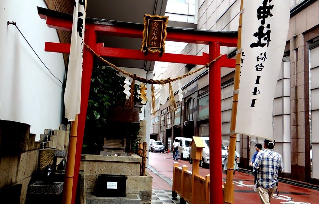仙台随一の商店街に佇むパワースポット！「金蛇水神社」の一番町分霊社へ行こう