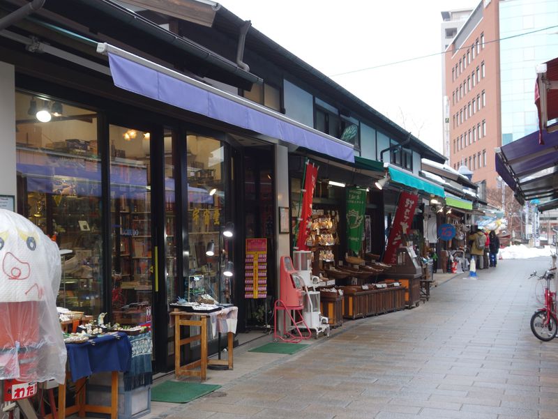まるでタイムスリップ！信州の城下町・松本「縄手通り商店街」はそぞろ歩きが楽しい