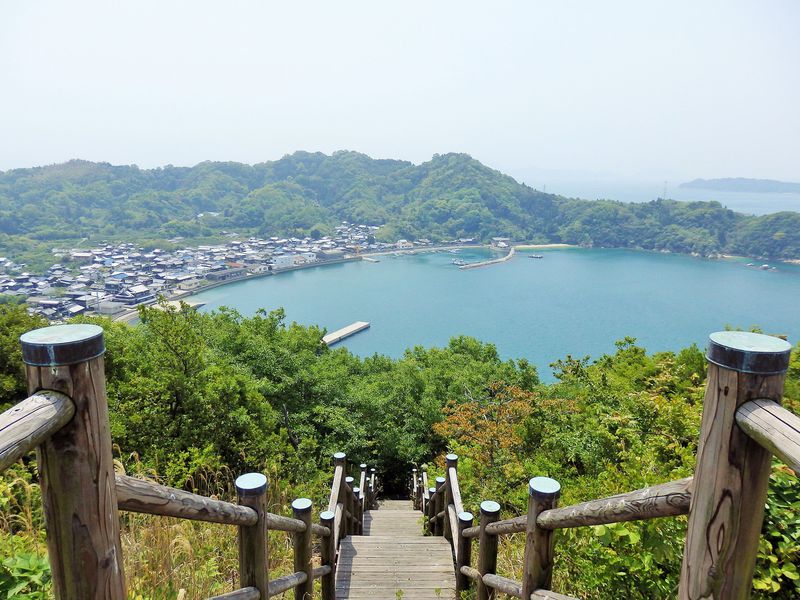 山頂から瀬戸内海を一望！人口140人の愛媛県・野忽那島を巡る
