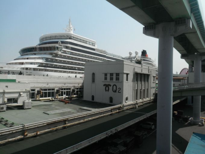 ポートターミナルに残る神戸港（こうべみなと）の駅舎
