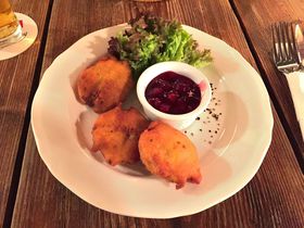 �J���b�Ɨg�����ăs�G���M����i�I�����V�����̖��X�uFolk Gospoda�v�̋L���T���l�C��