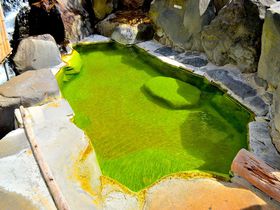 バスクリンではありません！長野「熊の湯ホテル」の超鮮やかな緑の温泉！