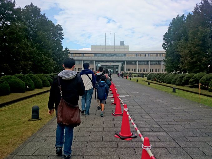 見よ これが男の戦いだ 防衛大学校名物 棒倒し はまるで戦国時代の合戦 神奈川県 トラベルjp 旅行ガイド