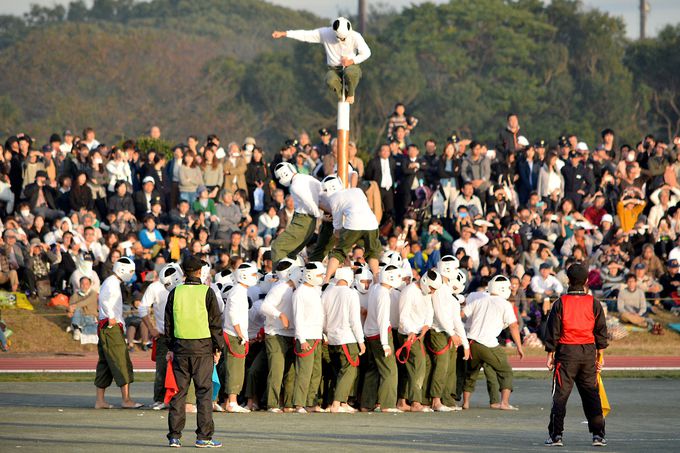 見よ これが男の戦いだ 防衛大学校名物 棒倒し はまるで戦国時代の合戦 神奈川県 トラベルjp 旅行ガイド