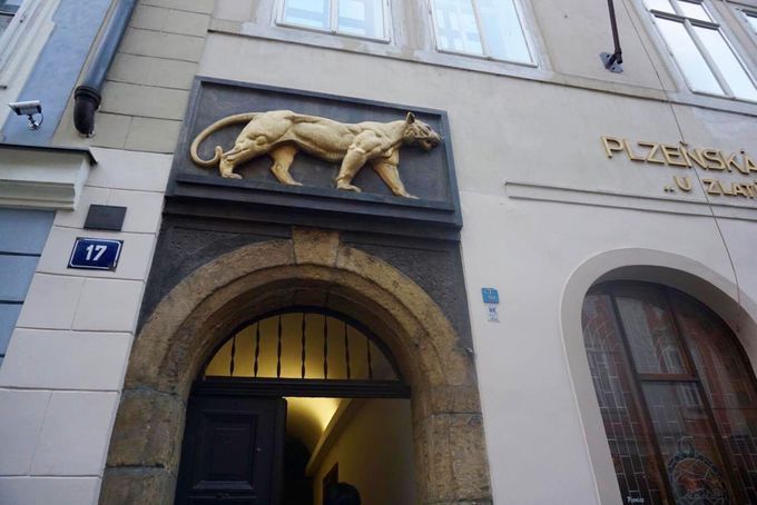 プラハ旧市街の中心部にある「黄金の虎」