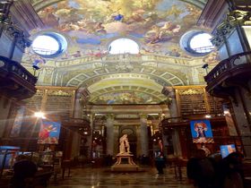 まるで3Dのフレスコ画！ウィーン王宮「オーストリア国立図書館（プルンクザール）」