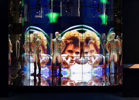 �܂�Ń��C�u���I�i��uDAVID BOWIE is�v�̌��ǂ���K�C�h�̋L���T���l�C��