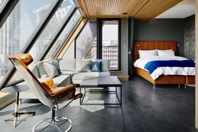 󑐃XeCƎhIɁIuWIRED HOTEL ASAKUSAv̋LTlC