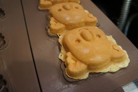 �u�R�A���̃}�[�`�āv�͓����E����ŏo���L���[�g�ȃX�C�[�c�I�̋L���T���l�C��