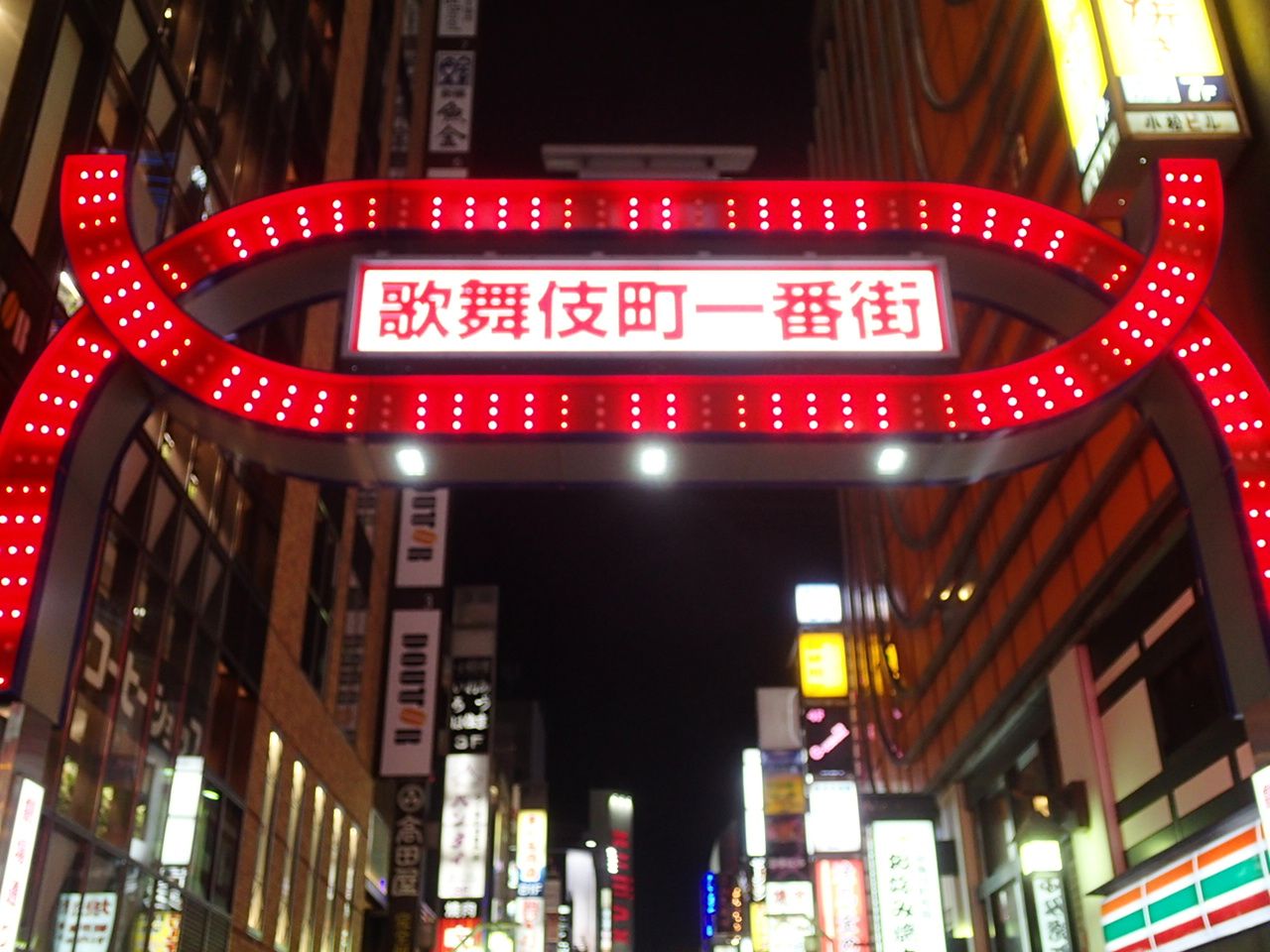 外国人観光客に人気！ミシュラン二つ星の街「歌舞伎町」