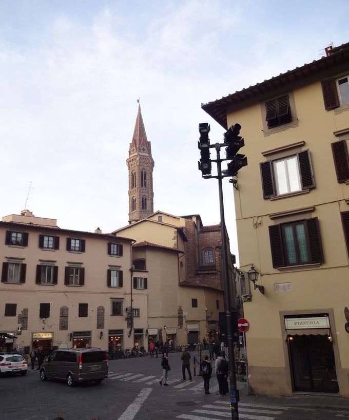フィレンツェ最古の歴史を誇る、バディア・フィオレンティーナ教会