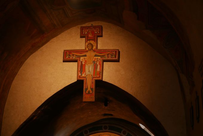 フランチェスコに神の声を告げた「十字架のキリスト像」