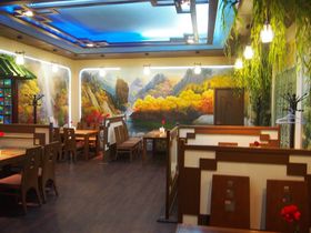 ロシアにある北朝鮮国営レストラン「ピョンヤン」を訪れる