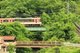 �ړI�n�������͓I!?���s�̗L�����[�J�����u�b�R�d�ԁv�𖞋i���悤�̋L���T���l�C��