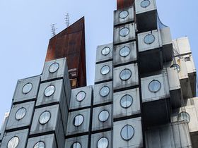 まるでSF！昭和の名建築「中銀カプセルタワービル」（銀座）に入れる特別見学ツアー