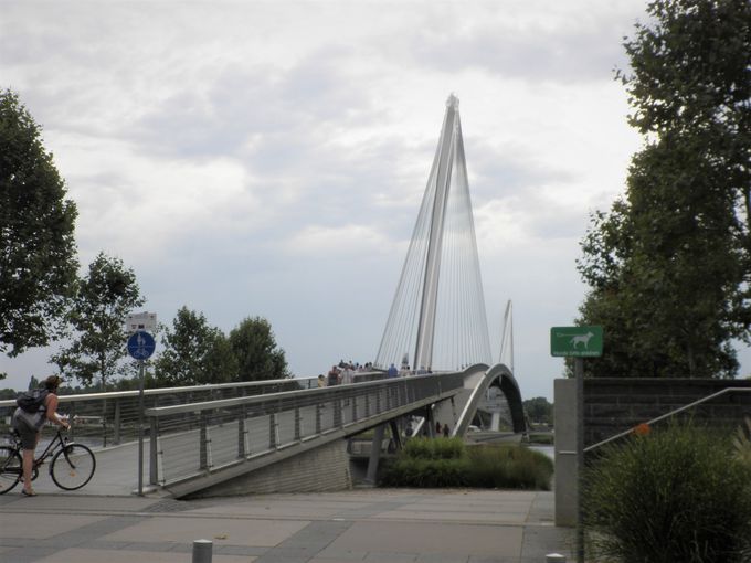 独仏国境を歩いて越えよう ミムラムの歩道橋 はヨーロッパ平和の象徴 フランス トラベルjp 旅行ガイド