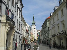 ウィーンから１時間！“世界一近い首都”スロバキアの首都ブラチスラヴァのメルヘンな街並み