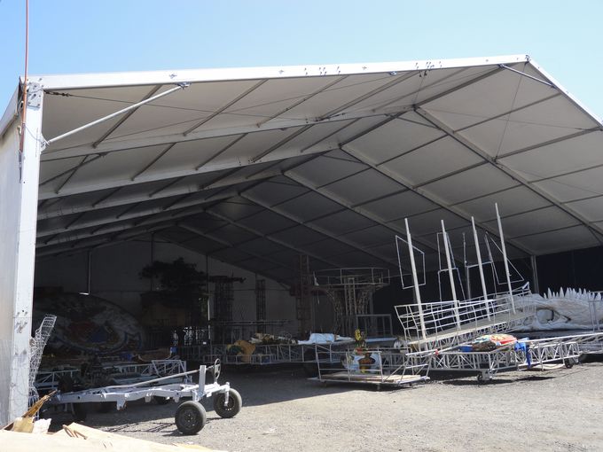 カーニバルの巨大な山車の倉庫が！シダーヂ・ド・サンバを見学しよう！