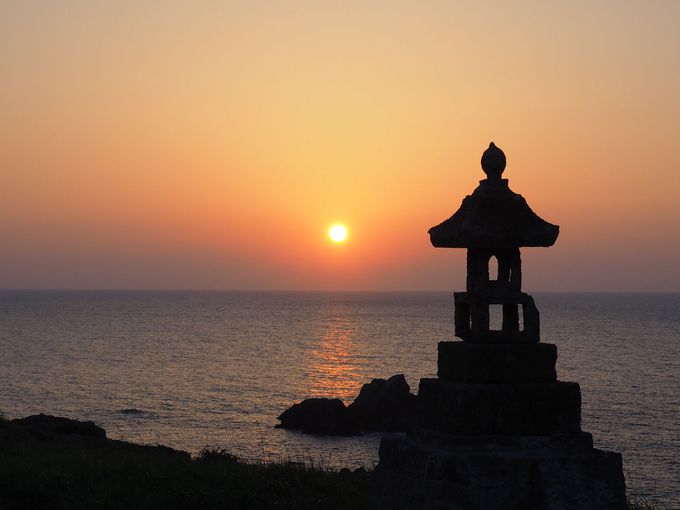 七浦海岸「春日崎」で、歴史と人々の想いに浸りながら観る夕陽