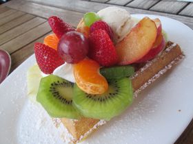 �x���M�[�E�A���g���[�v�̖��X�I�u�f�W���E�h�E���[���v�ŃI���W�i�����b�t�������\�̋L���T���l�C��