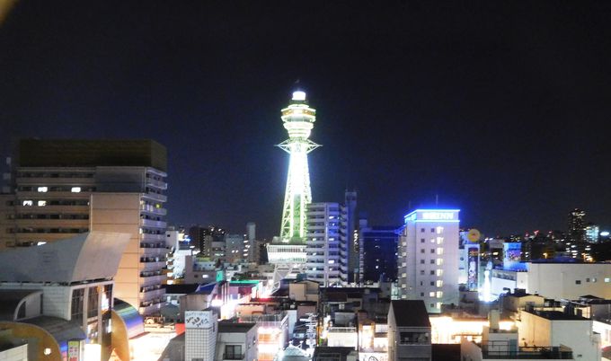 実は通天閣の好スポット！部屋から大阪の夜景を一望