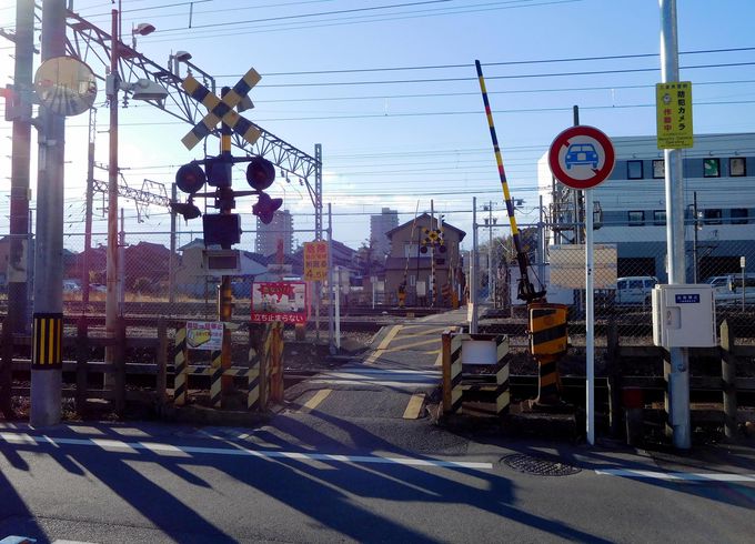 鉄オタよ踏切を渡れ 日本で唯一３種の幅の線路が並ぶ 西桑名第二号踏切 三重県 トラベルjp 旅行ガイド