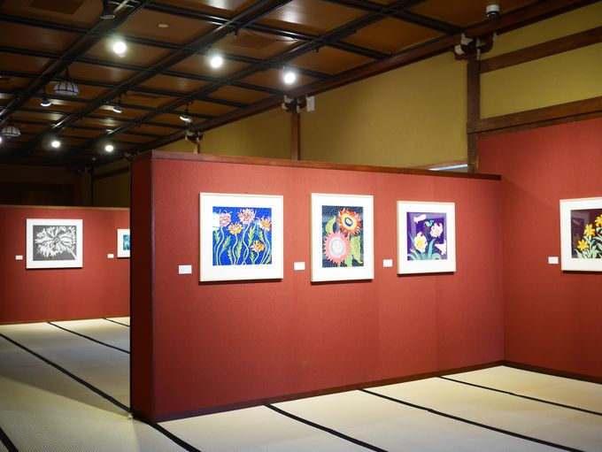 「草間彌生・花の間展」は現代アートの花の楽園
