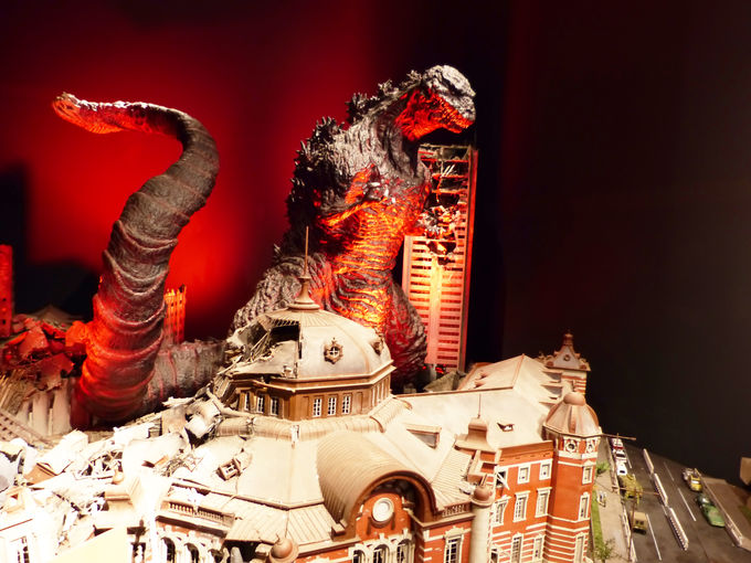 �S�W���~���[�W�A���ɂ͎��ۂɉf��Ŏg��ꂽ�S�W���X�[�c���I