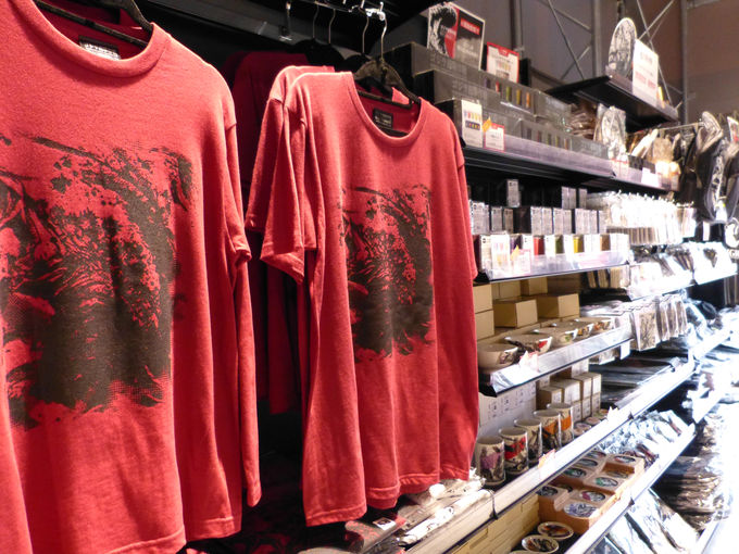 �I���W�i���O�b�Y�̓~���[�W�A���V���b�v����I