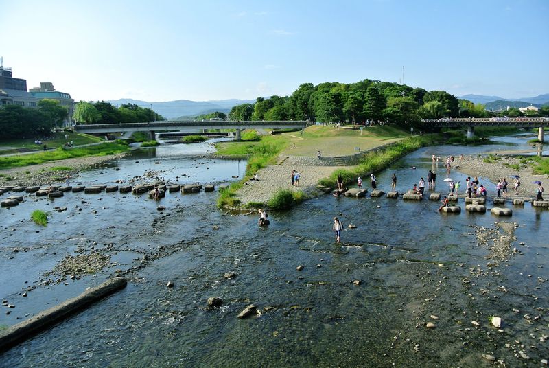 スタバも川床！癒しスポット満載の京都・鴨川をゆったり散歩