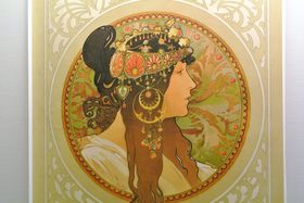 �������ꂽ�f�U�C���͕K���I���u�A���t�H���X�E�~���V���فv�̋L���T���l�C��