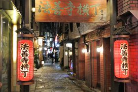 �z�b�ƈꑧ�I���u���ږx�v�ɉ؊X���ӂ̖����X�|�b�g�R�I�̋L���T���l�C��