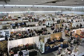 �N�ɂR��̑�K�͍����s�I�u���s��A���e�B�[�N�t�F�A�v�Ō@��o�����������悤�I�̋L���T���l�C��