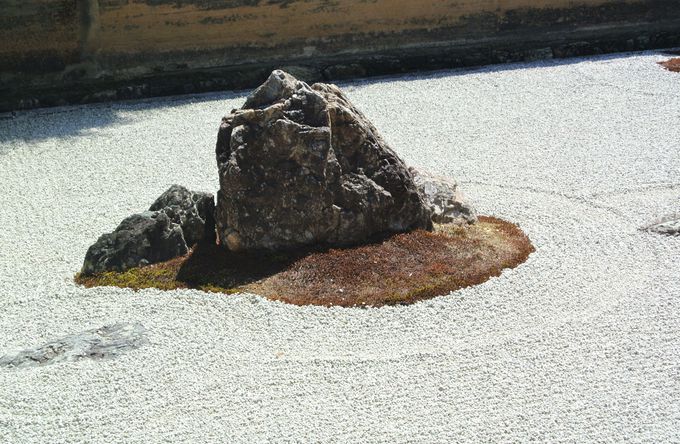 世界遺産の石庭は謎だらけ 京都 龍安寺 で禅の精神を体感 京都府 Lineトラベルjp 旅行ガイド