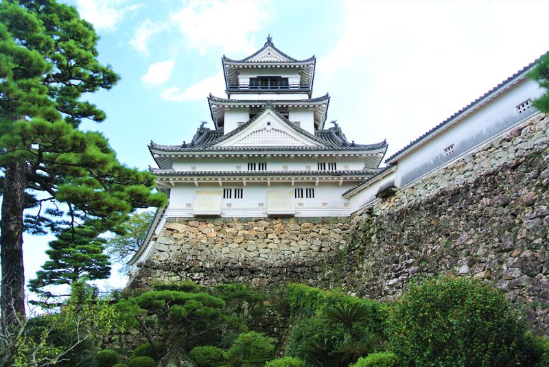 勇壮な天守は必見！江戸時代に築かれた「高知城」がすごい！