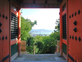 絵画のような美しさ！和歌山「紀州東照宮」で和歌の浦の絶景を堪能